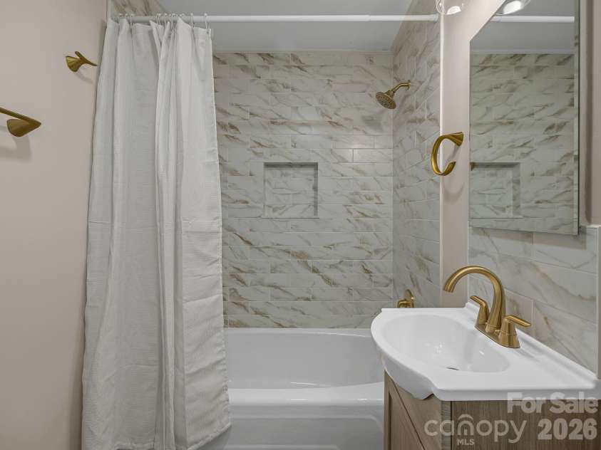 110 Persimmon Hill Court, Columbus, NC 28722.  MLS# CAR4370785, YatesRealty ID 23909. 