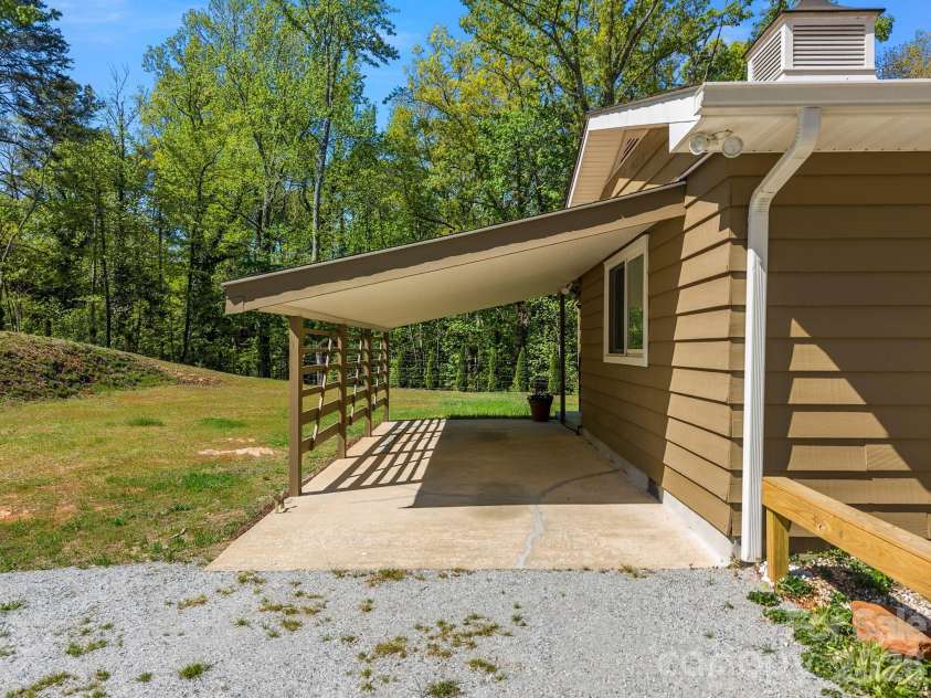 110 Persimmon Hill Court, Columbus, NC 28722.  MLS# CAR4370785, YatesRealty ID 23909. 