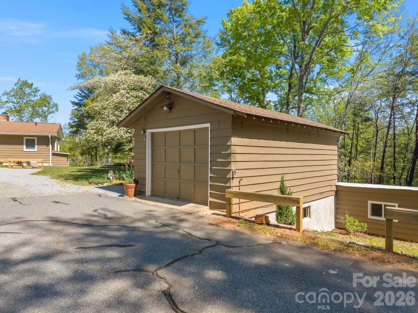 110 Persimmon Hill Court, Columbus, NC 28722.  MLS# CAR4370785, YatesRealty ID 23909. 