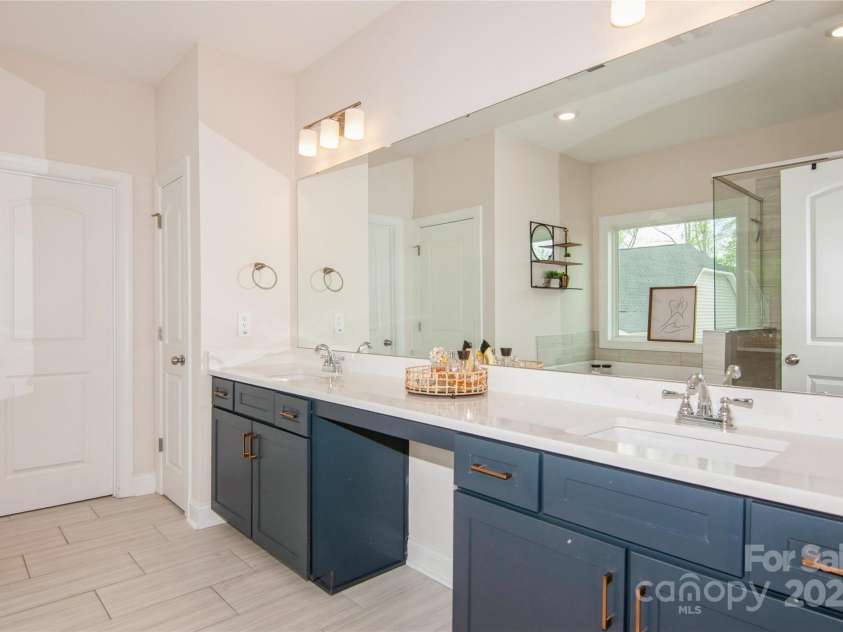620 Baneberry Bluff Court, Rock Hill, SC 29732.  MLS# CAR4244233, YatesRealty ID 23909. Primary Bath