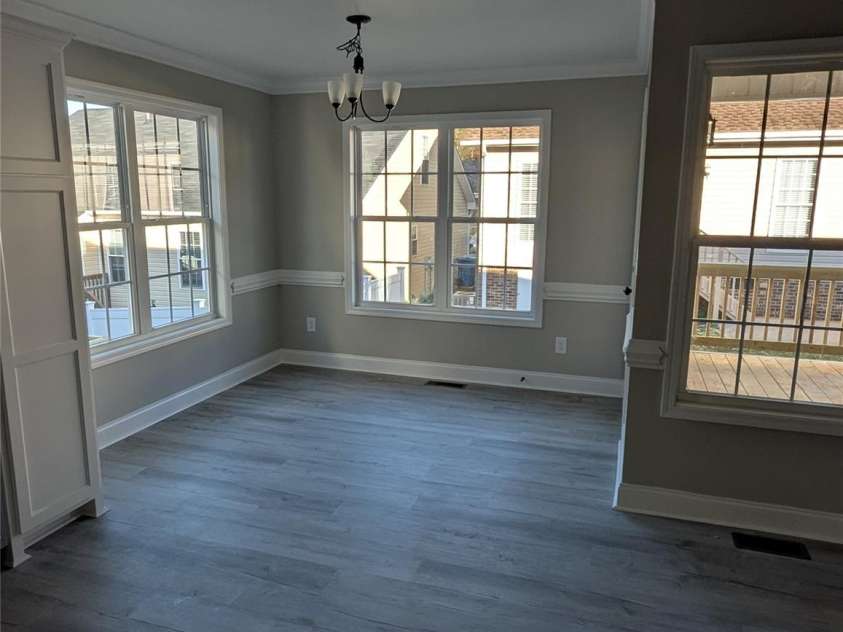 4166 Saltwood Drive, Hickory, NC 28602.  MLS# CAR4233994, YatesRealty ID 2391. Dining Area