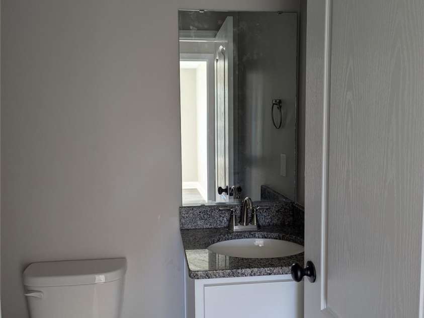 4166 Saltwood Drive, Hickory, NC 28602.  MLS# CAR4233994, YatesRealty ID 2391. Jack and Jill Full Bath