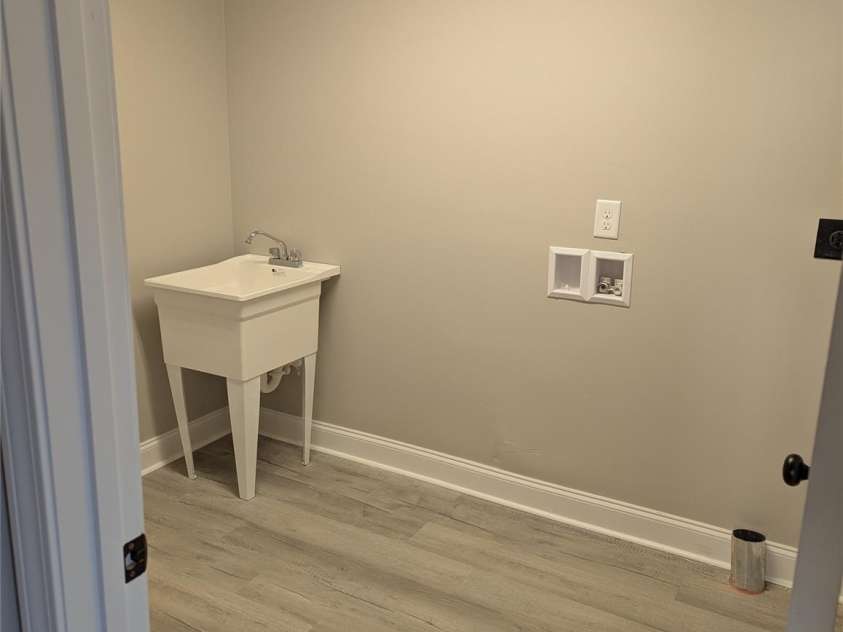 4166 Saltwood Drive, Hickory, NC 28602.  MLS# CAR4233994, YatesRealty ID 2391. Laundry Room