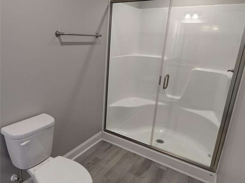 4166 Saltwood Drive, Hickory, NC 28602.  MLS# CAR4233994, YatesRealty ID 2391. Master Bath