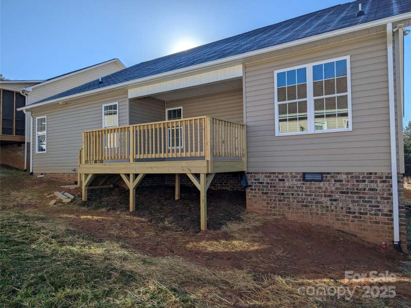 4166 Saltwood Drive, Hickory, NC 28602.  MLS# CAR4233994, YatesRealty ID 2391. Rear