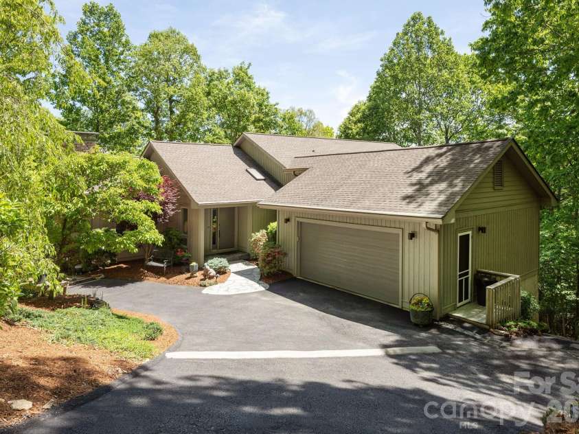 258 DALHOUSIE Court, Flat Rock, NC 28731.  MLS# CAR4379013, YatesRealty ID 23912. 