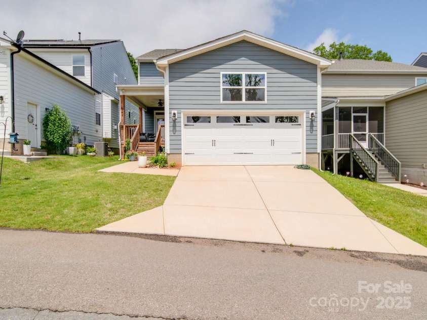 647 R L Stowe Road, Belmont, NC 28012.  MLS# CAR4267102, YatesRealty ID 23912. 