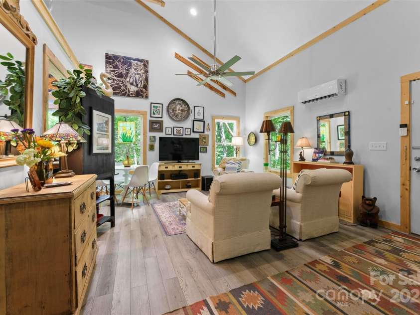 74 Alta Vista Drive, Saluda, NC 28773.  MLS# CAR4265898, YatesRealty ID 23913. 