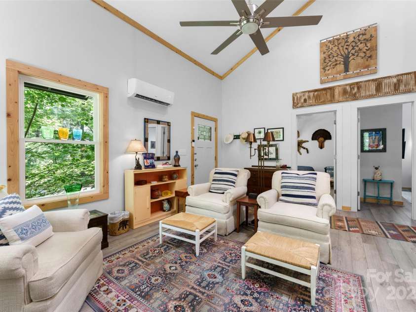 74 Alta Vista Drive, Saluda, NC 28773.  MLS# CAR4265898, YatesRealty ID 23913. 