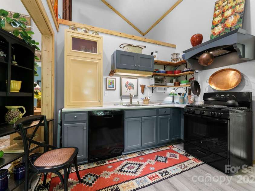 74 Alta Vista Drive, Saluda, NC 28773.  MLS# CAR4265898, YatesRealty ID 23913. 