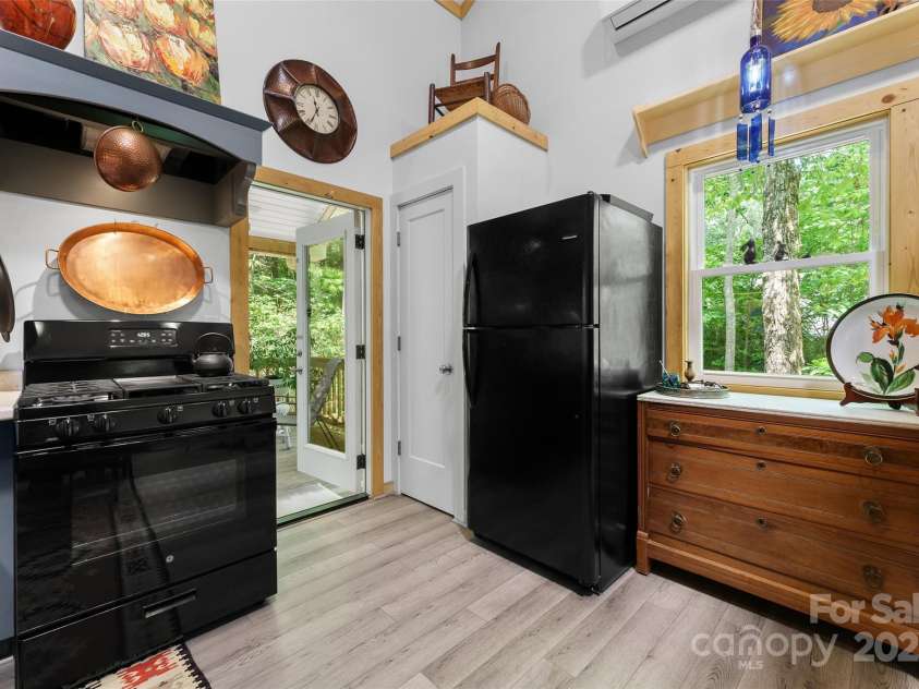 74 Alta Vista Drive, Saluda, NC 28773.  MLS# CAR4265898, YatesRealty ID 23913. 