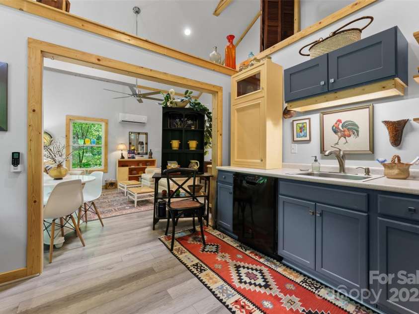 74 Alta Vista Drive, Saluda, NC 28773.  MLS# CAR4265898, YatesRealty ID 23913. 