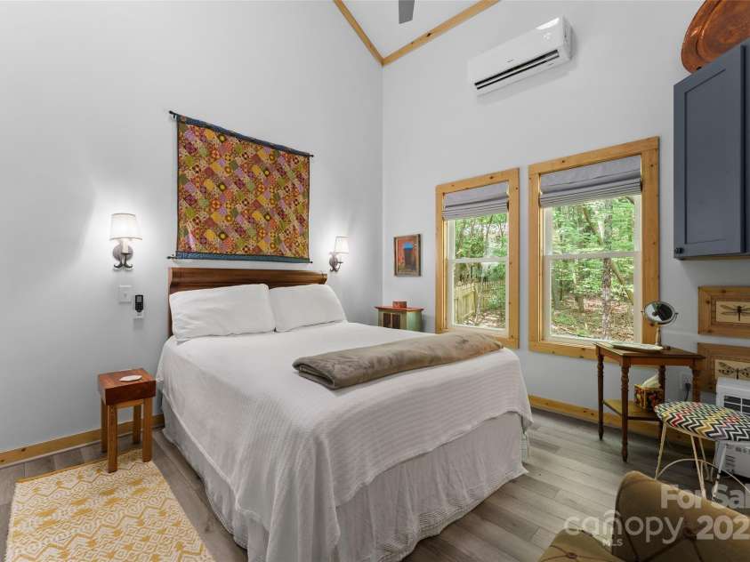 74 Alta Vista Drive, Saluda, NC 28773.  MLS# CAR4265898, YatesRealty ID 23913. 