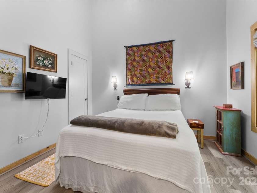 74 Alta Vista Drive, Saluda, NC 28773.  MLS# CAR4265898, YatesRealty ID 23913. 