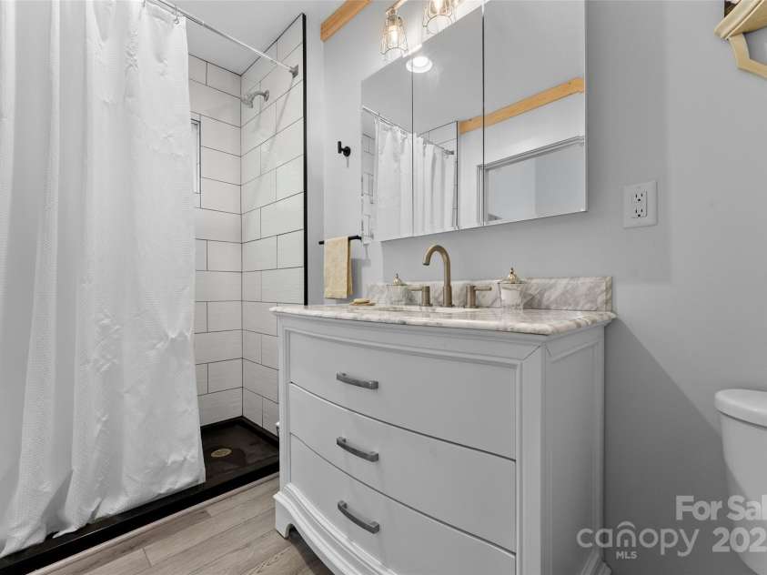 74 Alta Vista Drive, Saluda, NC 28773.  MLS# CAR4265898, YatesRealty ID 23913. 