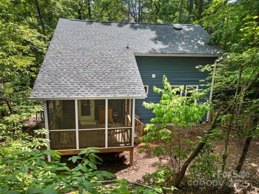 74 Alta Vista Drive, Saluda, NC 28773.  MLS# CAR4265898, YatesRealty ID 23913. 