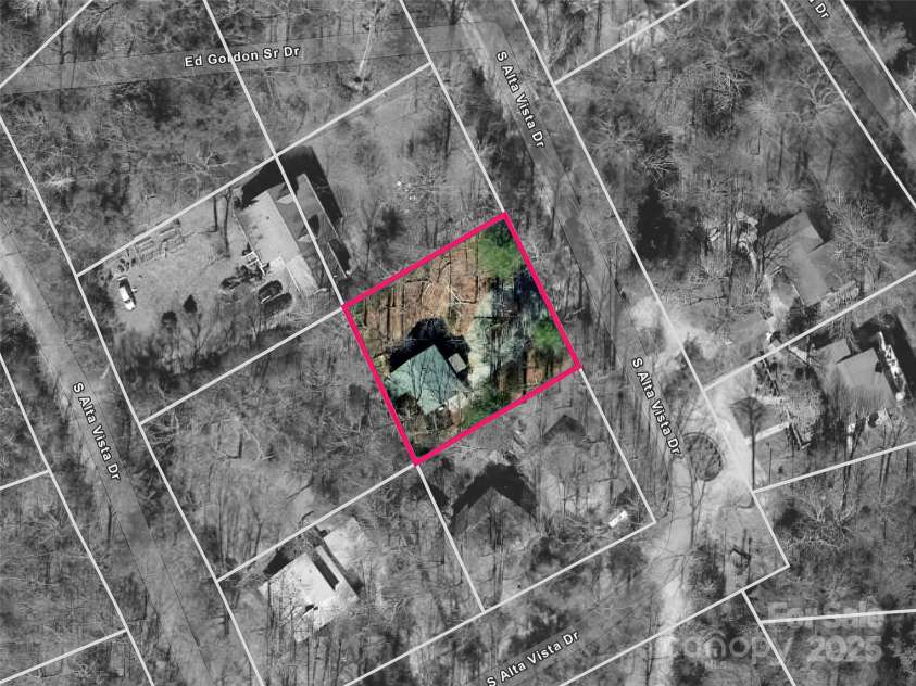 74 Alta Vista Drive, Saluda, NC 28773.  MLS# CAR4265898, YatesRealty ID 23913. 