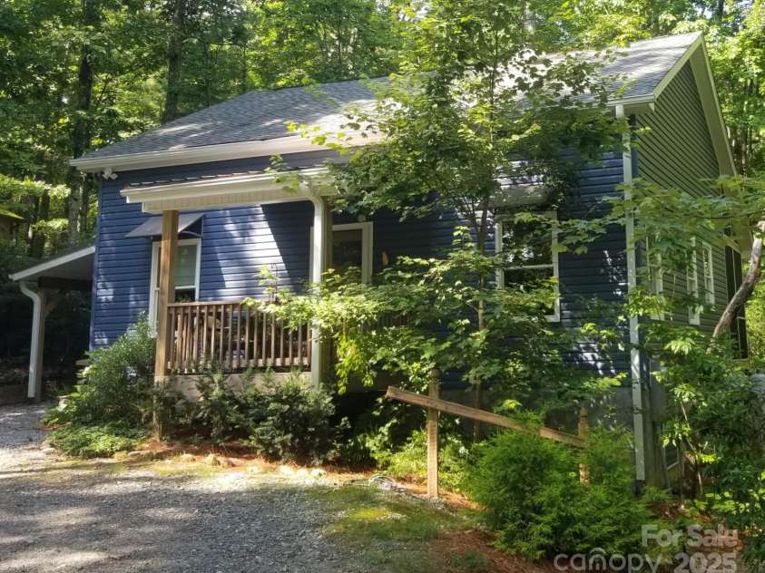 74 Alta Vista Drive, Saluda, NC 28773.  MLS# CAR4265898, YatesRealty ID 23913. 