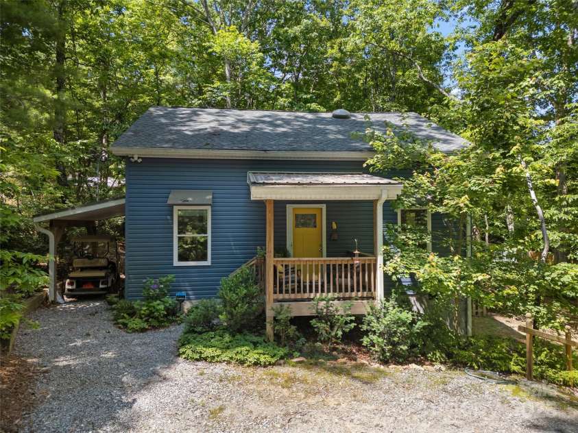 74 Alta Vista Drive, Saluda, NC 28773.  MLS# CAR4265898, YatesRealty ID 23913. 