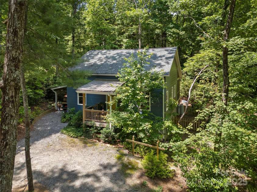 74 Alta Vista Drive, Saluda, NC 28773.  MLS# CAR4265898, YatesRealty ID 23913. 