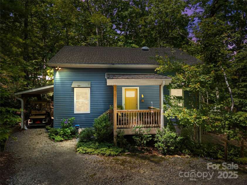 74 Alta Vista Drive, Saluda, NC 28773.  MLS# CAR4265898, YatesRealty ID 23913. 