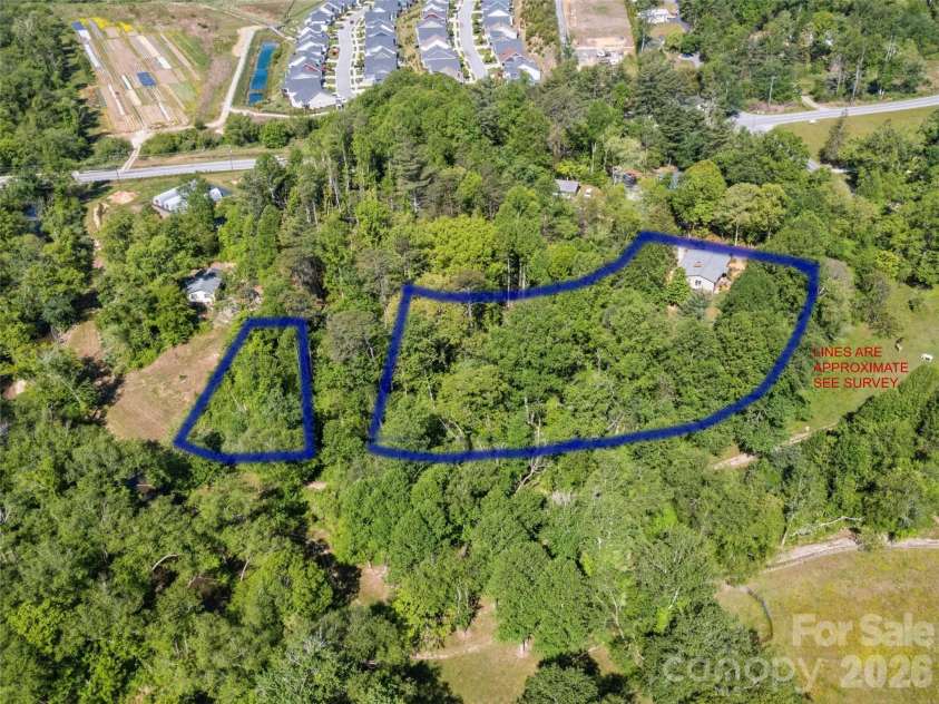 97 Columbia Circle, Hendersonville, NC 28792.  MLS# CAR4381538, YatesRealty ID 23914. Approximate Lot Lines