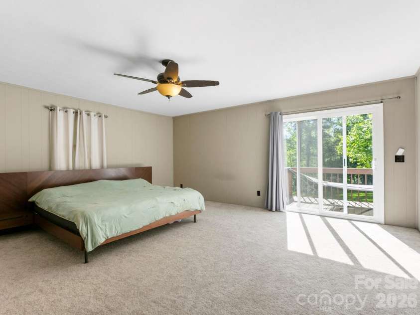 97 Columbia Circle, Hendersonville, NC 28792.  MLS# CAR4381538, YatesRealty ID 23914. Large Primary Bedroom