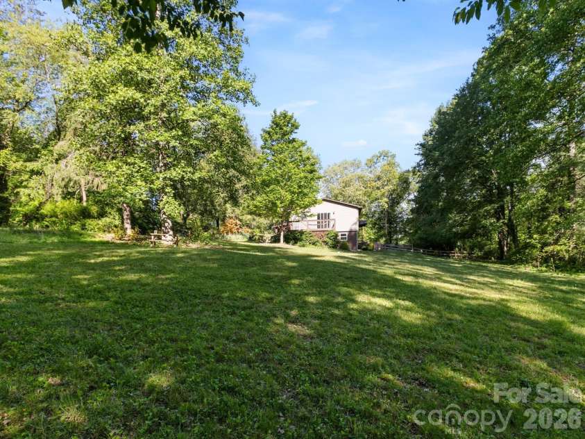 97 Columbia Circle, Hendersonville, NC 28792.  MLS# CAR4381538, YatesRealty ID 23914. Room to Move