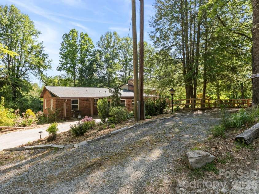 97 Columbia Circle, Hendersonville, NC 28792.  MLS# CAR4381538, YatesRealty ID 23914. Two Driveways