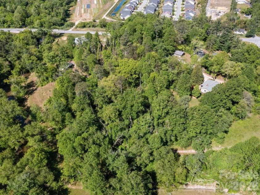 97 Columbia Circle, Hendersonville, NC 28792.  MLS# CAR4381538, YatesRealty ID 23914. Up Up and Away
