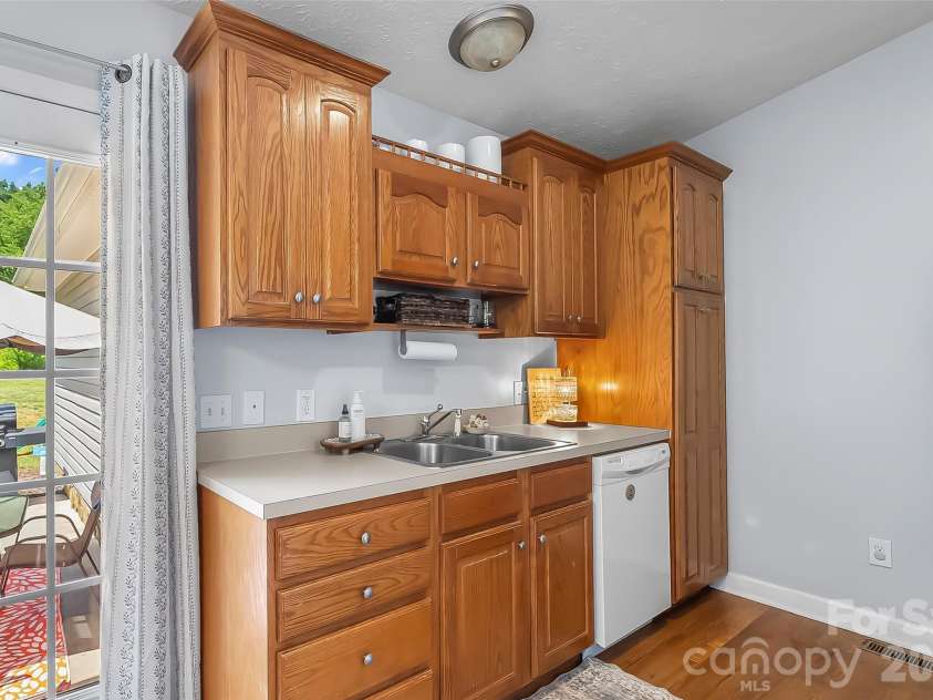 1498 Salem Road, Morganton, NC 28655.  MLS# CAR4383304, YatesRealty ID 23915. 