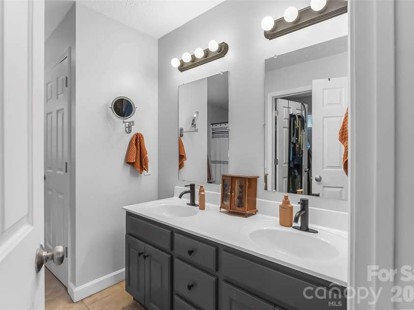 1498 Salem Road, Morganton, NC 28655.  MLS# CAR4383304, YatesRealty ID 23915. 