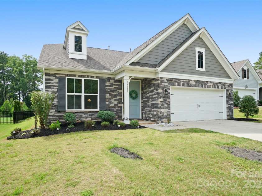 16112 Langston Drive, Charlotte, NC 28278.  MLS# CAR4269420, YatesRealty ID 23915. 
