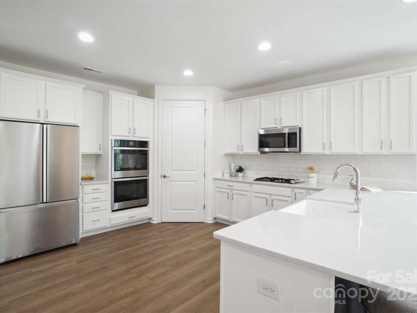 16112 Langston Drive, Charlotte, NC 28278.  MLS# CAR4269420, YatesRealty ID 23915. 