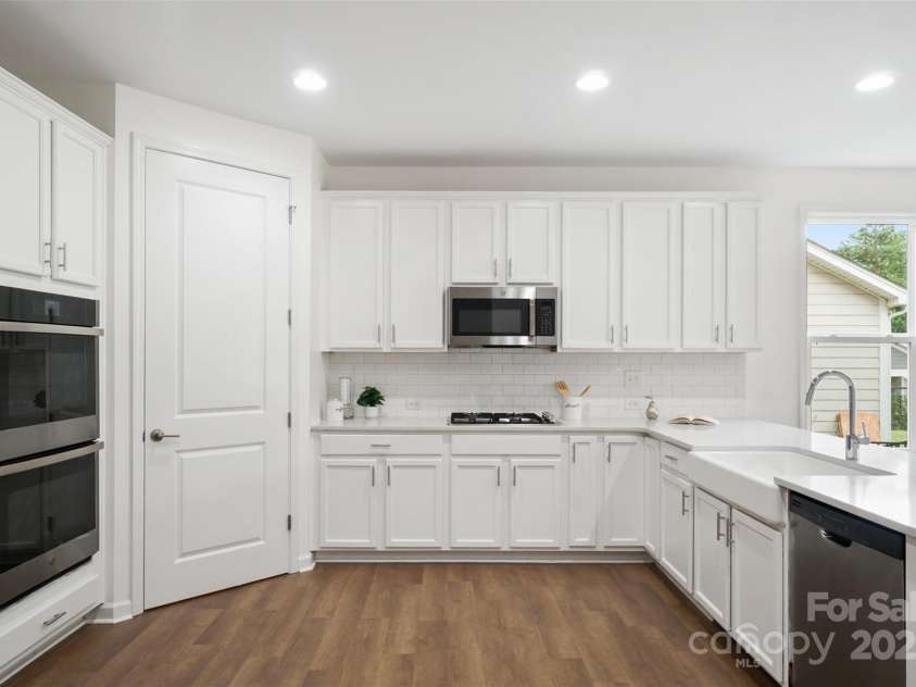 16112 Langston Drive, Charlotte, NC 28278.  MLS# CAR4269420, YatesRealty ID 23915. 