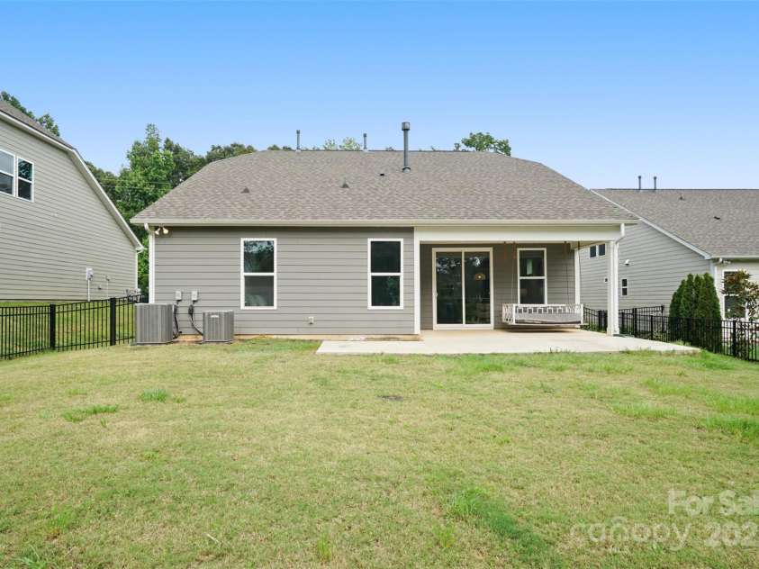 16112 Langston Drive, Charlotte, NC 28278.  MLS# CAR4269420, YatesRealty ID 23915. 