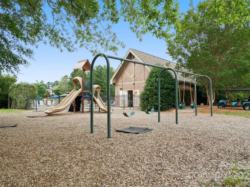 16112 Langston Drive, Charlotte, NC 28278.  MLS# CAR4269420, YatesRealty ID 23915. 