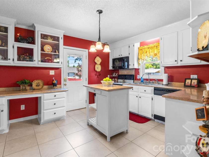 116 Live Oak Avenue, Belmont, NC 28012.  MLS# CAR4380697, YatesRealty ID 23917. 