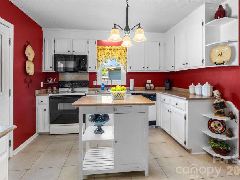 116 Live Oak Avenue, Belmont, NC 28012.  MLS# CAR4380697, YatesRealty ID 23917. 