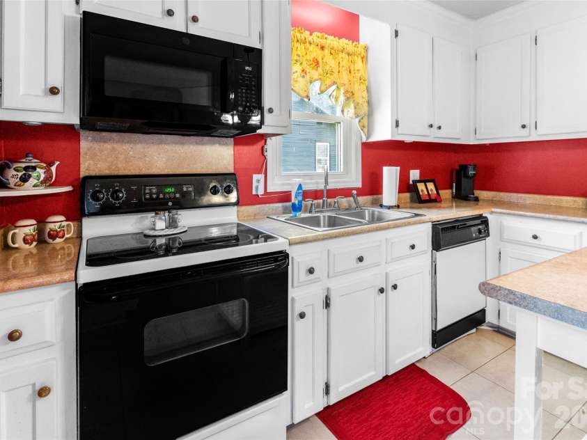 116 Live Oak Avenue, Belmont, NC 28012.  MLS# CAR4380697, YatesRealty ID 23917. 