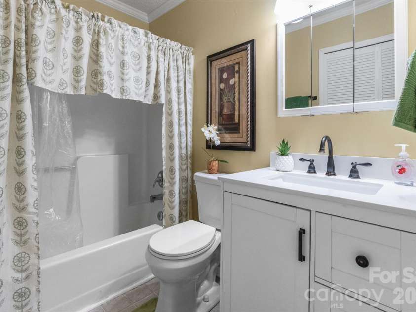 116 Live Oak Avenue, Belmont, NC 28012.  MLS# CAR4380697, YatesRealty ID 23917. 