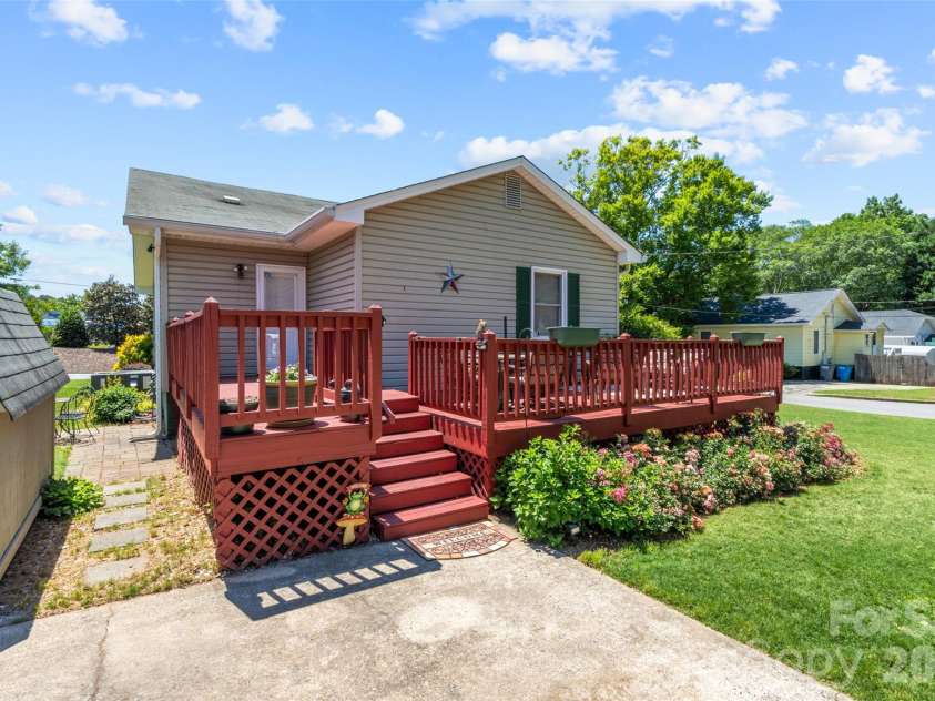 116 Live Oak Avenue, Belmont, NC 28012.  MLS# CAR4380697, YatesRealty ID 23917. 
