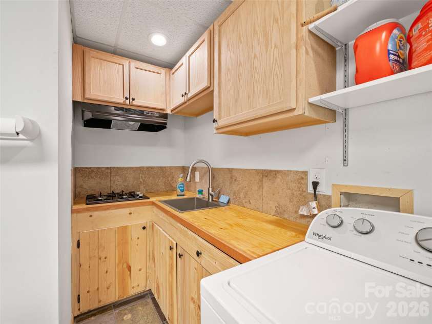 228 Continental Divide Road, Spruce Pine, NC 28777.  MLS# CAR4383055, YatesRealty ID 23919. 