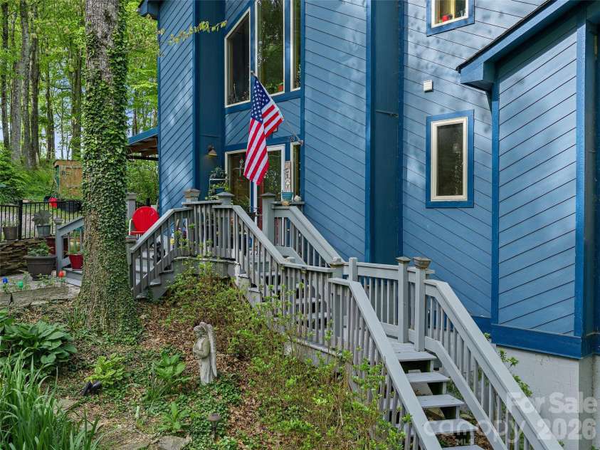 228 Continental Divide Road, Spruce Pine, NC 28777.  MLS# CAR4383055, YatesRealty ID 23919. 