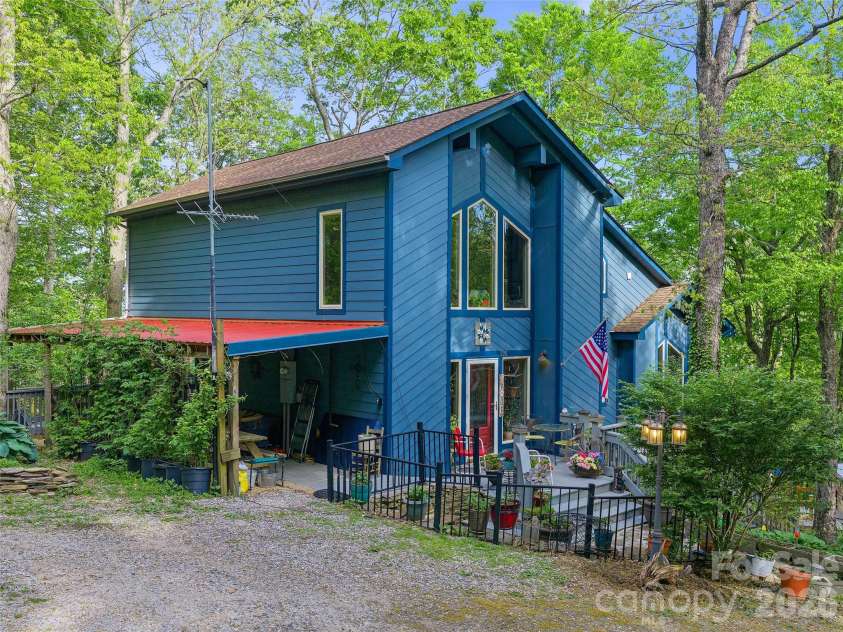 228 Continental Divide Road, Spruce Pine, NC 28777.  MLS# CAR4383055, YatesRealty ID 23919. 