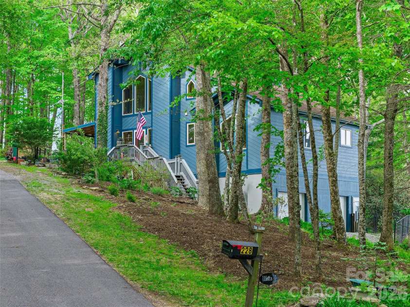 228 Continental Divide Road, Spruce Pine, NC 28777.  MLS# CAR4383055, YatesRealty ID 23919. 