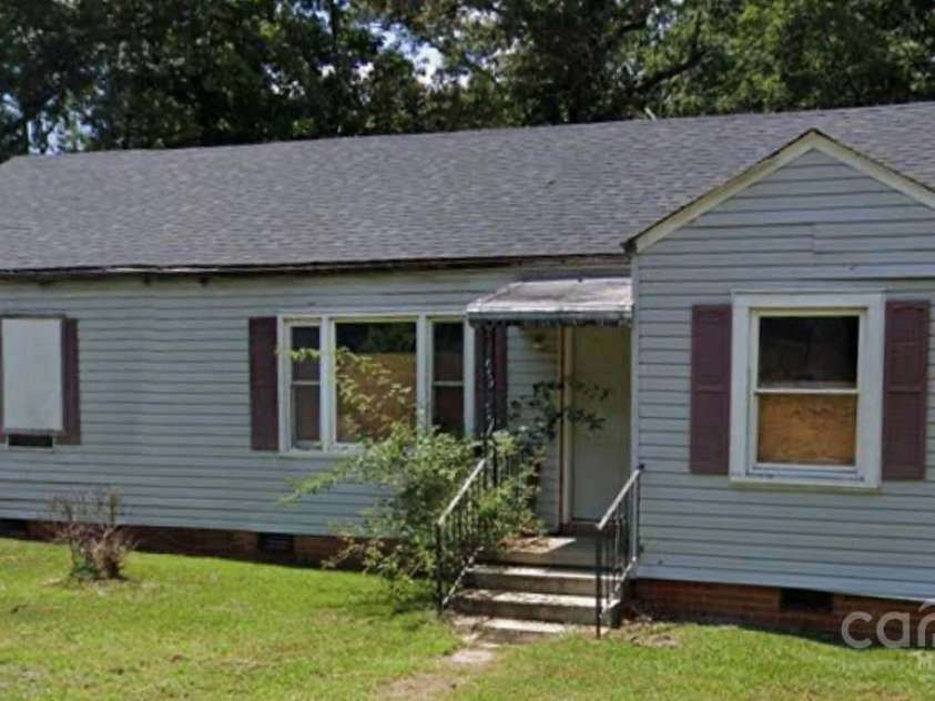 709 Julius Chambers Avenue, Mount Gilead, NC 27306.  MLS# CAR4237070, YatesRealty ID 2392. 
