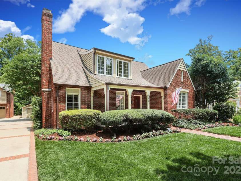 1021 Isleworth Avenue, Charlotte, NC 28203.  MLS# CAR4266280, YatesRealty ID 23920. 