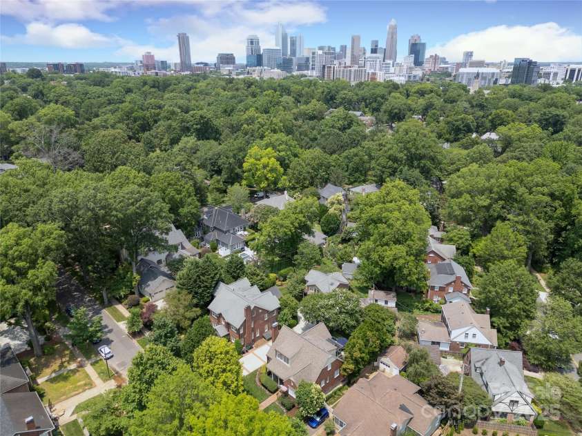 1021 Isleworth Avenue, Charlotte, NC 28203.  MLS# CAR4266280, YatesRealty ID 23920. 