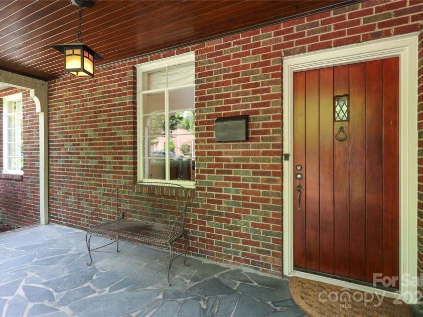 1021 Isleworth Avenue, Charlotte, NC 28203.  MLS# CAR4266280, YatesRealty ID 23920. 